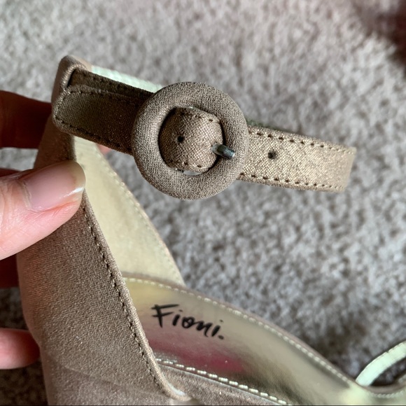 Fioni Block Heel Sandal Size: 7 - Picture 5 of 14